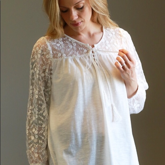 ULTRA SOFT peasant top with beautiful sleeves. - Picture 3 of 7